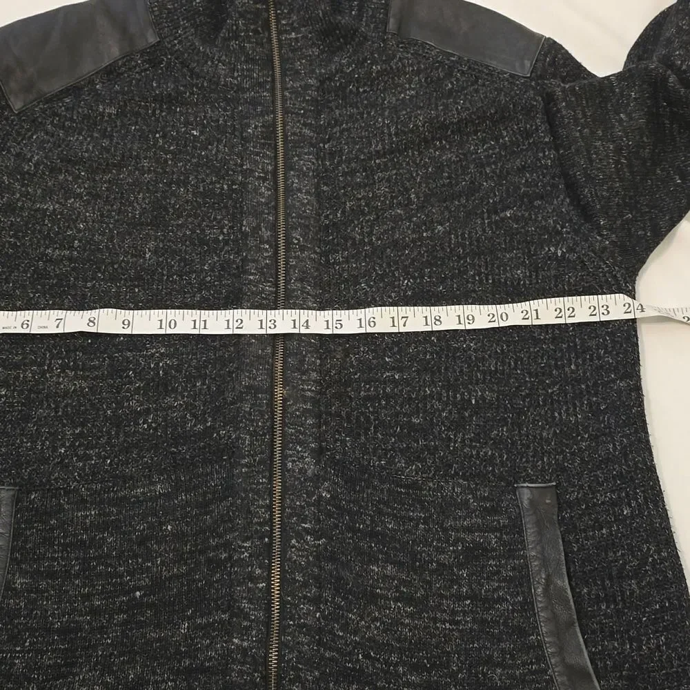 Banana Republic leather detais